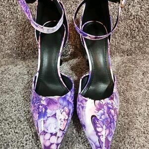 Women's Pointed Kitten Heel Mary Jane Ankle Strap Pumps. Glossy Purlpe Peony....